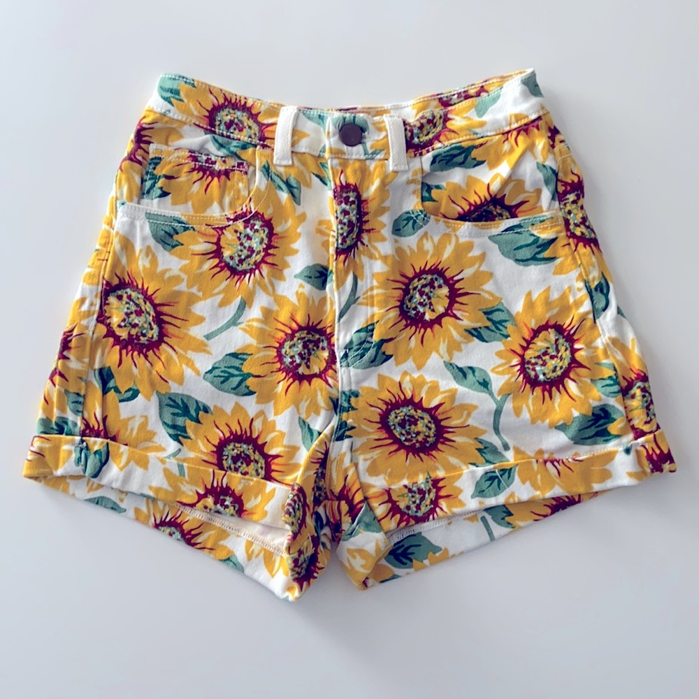 American Apparel shorts size 26-27 🌻🌻🌻